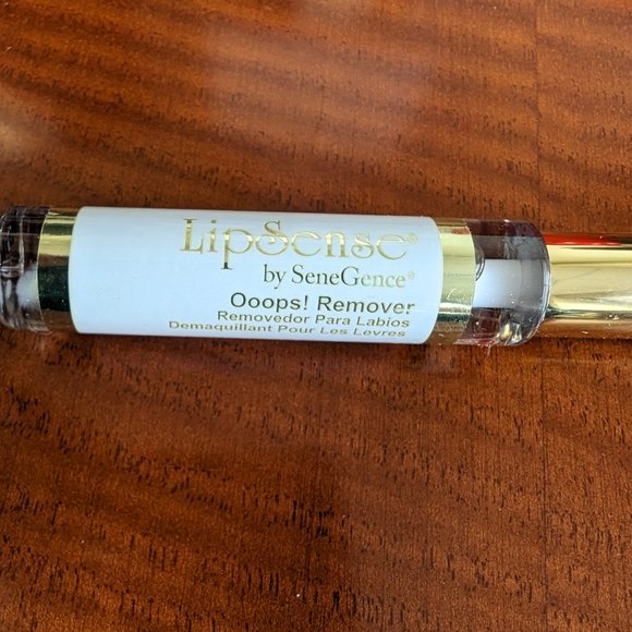LipSense Oops Remover - Picture 1 of 2